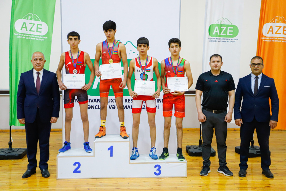 Güləş üzrə muxtar respublika birinciliyində qaliblər müəyyənləşib<font color=red> - FOTOLAR</font>