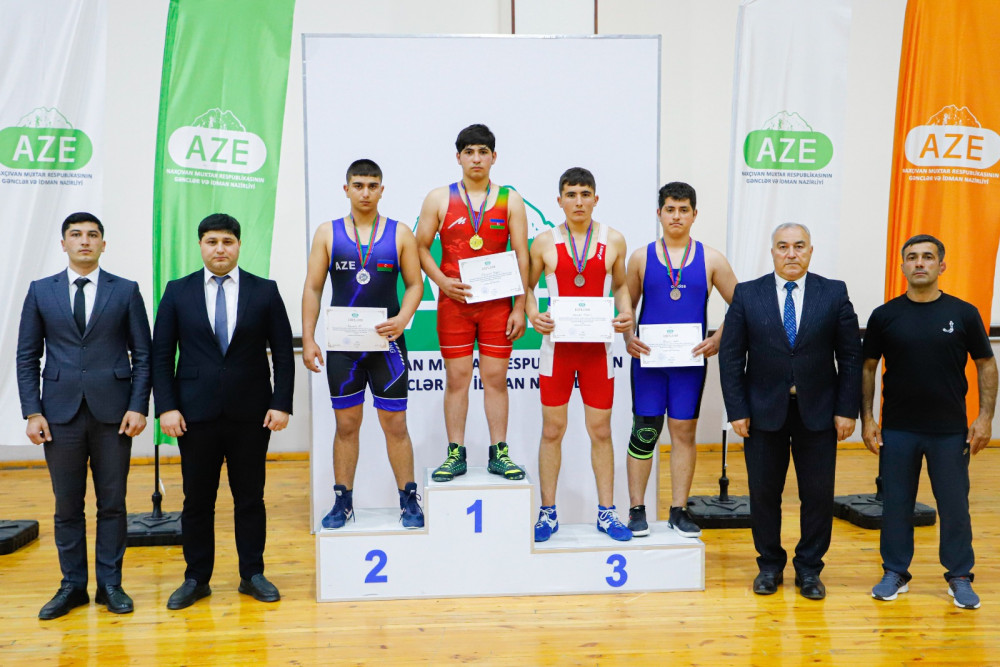 Güləş üzrə muxtar respublika birinciliyində qaliblər müəyyənləşib<font color=red> - FOTOLAR</font>