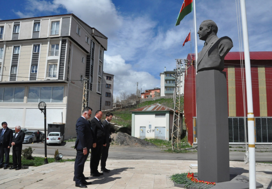 Qarsda Ulu Öndər Heydər Əliyevin xatirəsi anılıb<font color=red> - FOTOLAR</font>