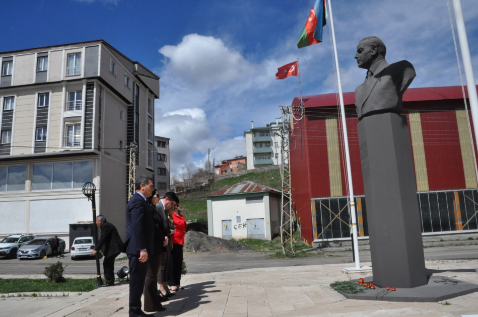 Qarsda Ulu Öndər Heydər Əliyevin xatirəsi anılıb<font color=red> - FOTOLAR</font>