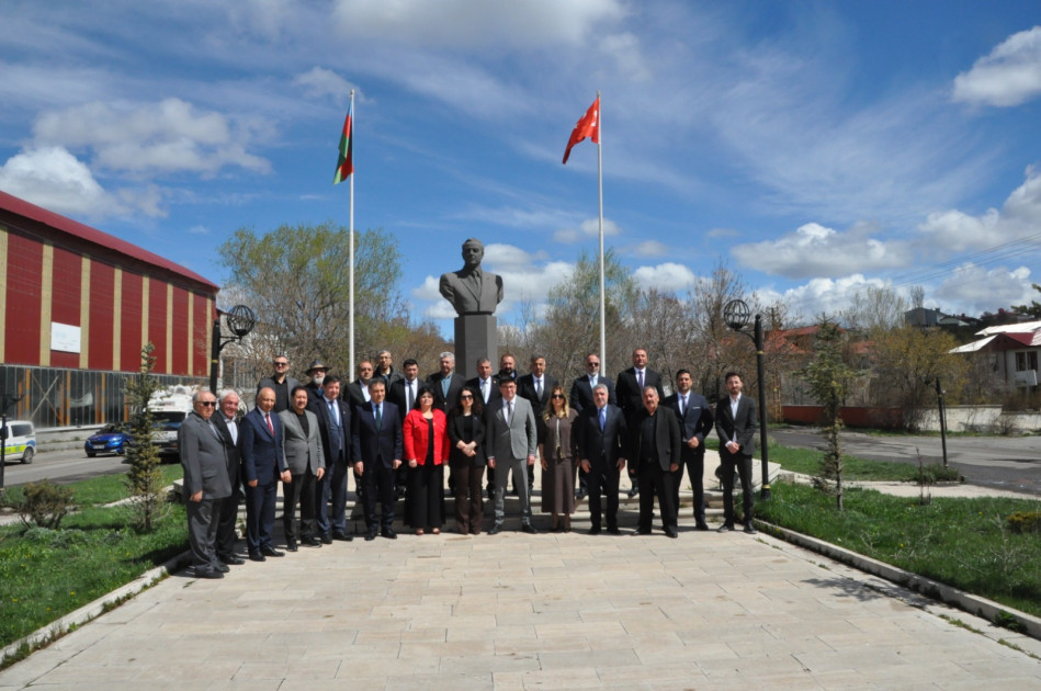 Qarsda Ulu Öndər Heydər Əliyevin xatirəsi anılıb<font color=red> - FOTOLAR</font>