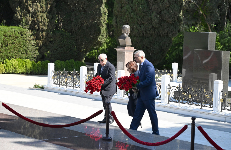 Dövlət və hökumət rəsmiləri Fəxri xiyabanda Ulu Öndərin xatirəsini anıblar<font color=red> - FOTOLAR</font>