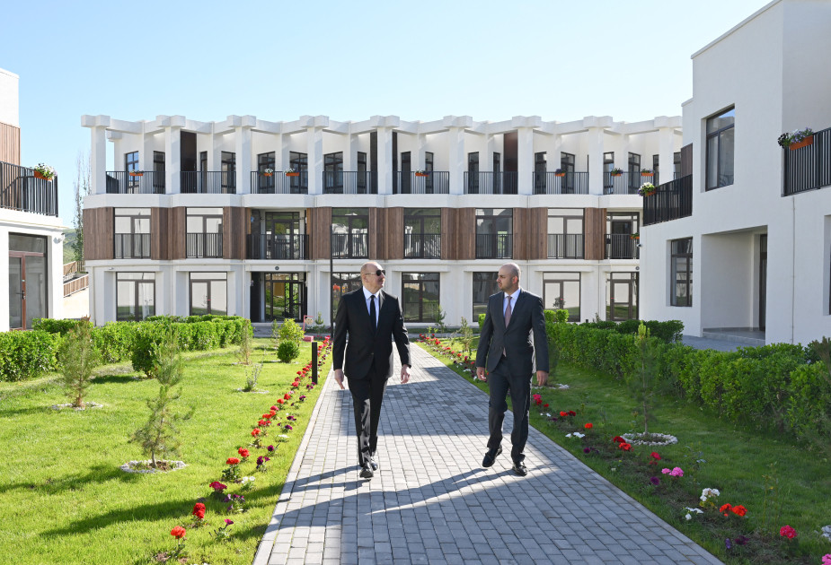 Prezident İlham Əliyev Zəngilan şəhərində inşa olunmuş ilk yaşayış kompleksinin açılışında iştirak edib<font color=red> - FOTOLAR</font>