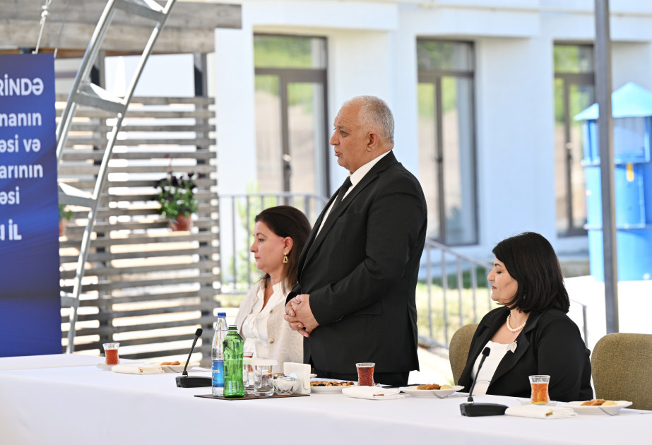 Prezident İlham Əliyev Zəngilan şəhərindəki ilk yaşayış kompleksinə köçən ailələrlə görüşüb <font color=red> - FOTOLAR</font>