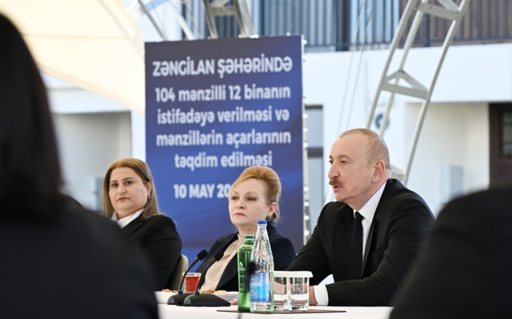 Prezident İlham Əliyev Zəngilan şəhərindəki ilk yaşayış kompleksinə köçən ailələrlə görüşüb <font color=red> - FOTOLAR</font>