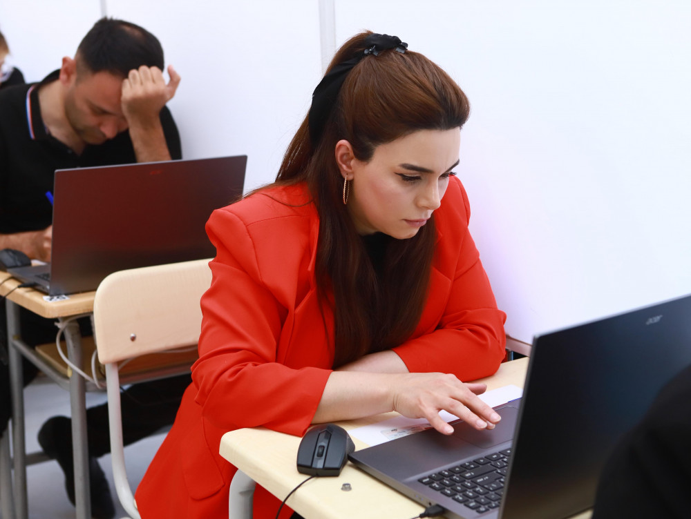 Naxçıvanda sertifikatlaşdırma imtahanlarının son günündə 6 fənn üzrə müəllimlər iştirak edib<font color=red> - FOTOLAR</font>