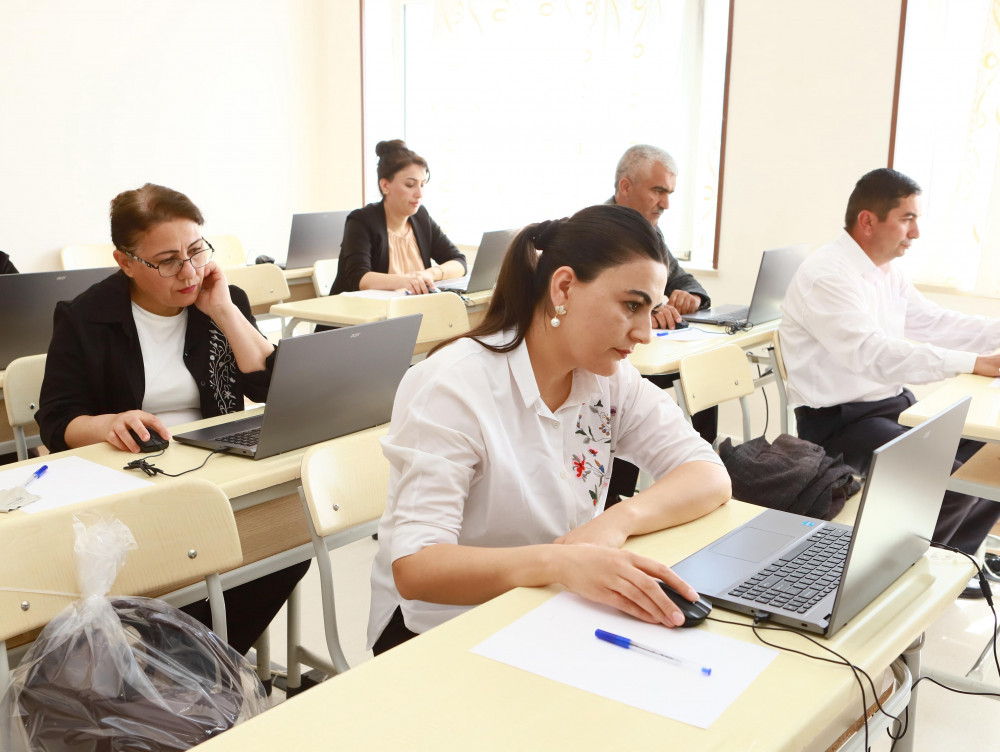 Naxçıvanda sertifikatlaşdırma imtahanlarının son günündə 6 fənn üzrə müəllimlər iştirak edib<font color=red> - FOTOLAR</font>