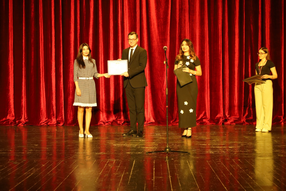 Naxçıvanda keçirilən “Şərqin qapısı” teatr festivalı yekunlaşıb<font color=red> - FOTOLAR</font>