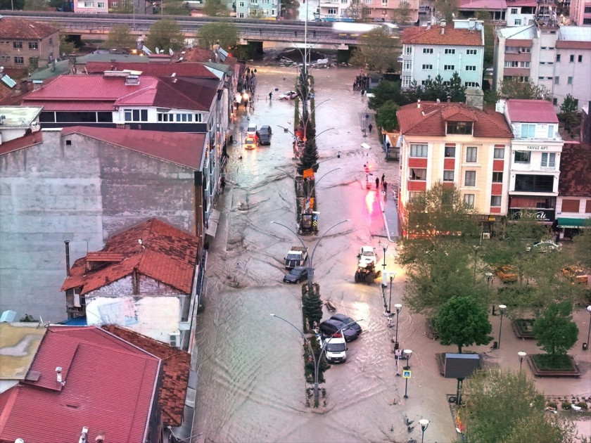 Türkiyənin Samsun vilayətində daşqınların nəticələri aradan qaldırılır<font color=red> - FOTOLAR</font>