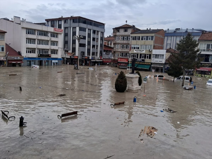Türkiyənin Samsun vilayətində daşqınların nəticələri aradan qaldırılır<font color=red> - FOTOLAR</font>