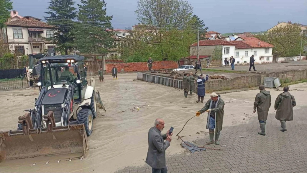 Türkiyənin Samsun vilayətində daşqınların nəticələri aradan qaldırılır<font color=red> - FOTOLAR</font>