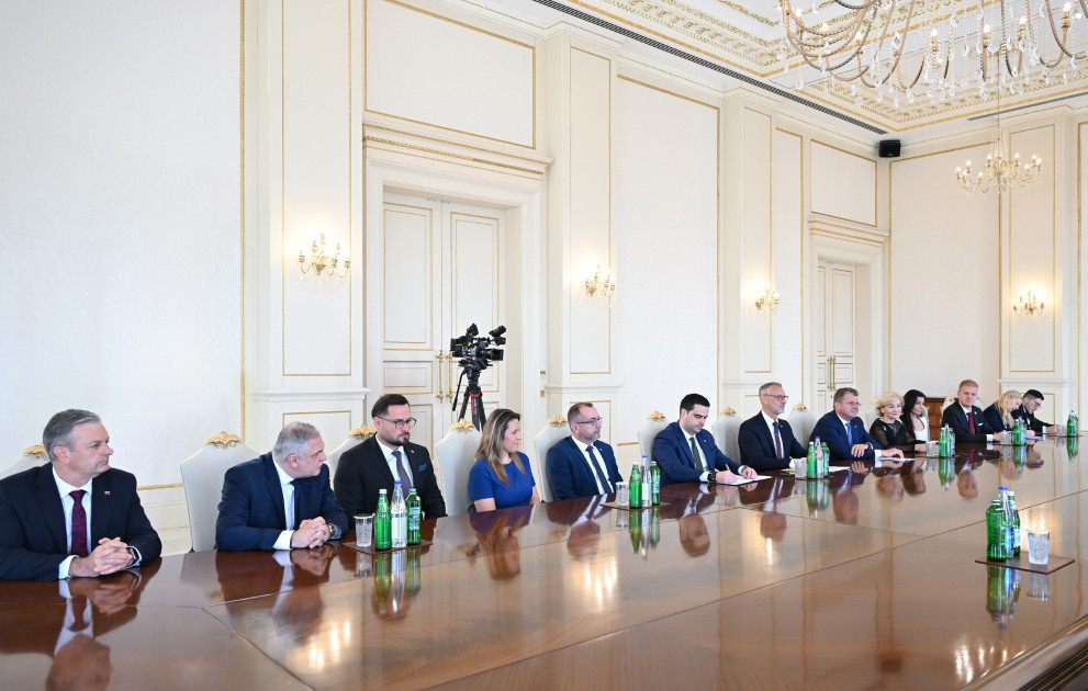 Prezident İlham Əliyev Slovakiya Milli Şurası sədrinin başçılıq etdiyi nümayəndə heyətini qəbul edib<font color=red> - FOTOLAR</font>