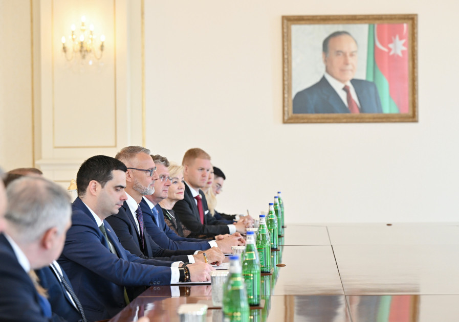 Prezident İlham Əliyev Slovakiya Milli Şurası sədrinin başçılıq etdiyi nümayəndə heyətini qəbul edib<font color=red> - FOTOLAR</font>