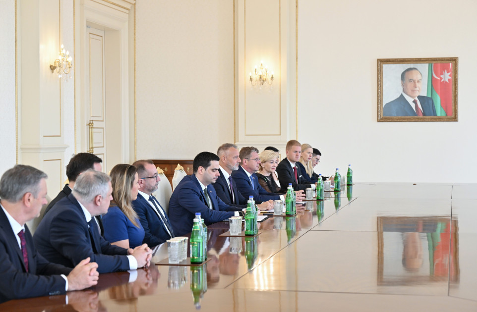 Prezident İlham Əliyev Slovakiya Milli Şurası sədrinin başçılıq etdiyi nümayəndə heyətini qəbul edib<font color=red> - FOTOLAR</font>