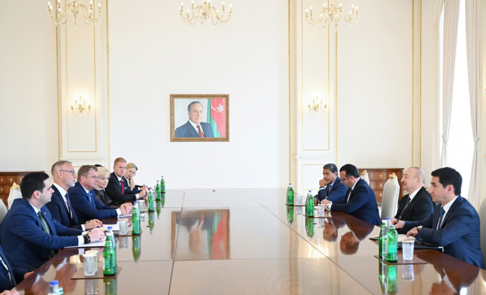 Prezident İlham Əliyev Slovakiya Milli Şurası sədrinin başçılıq etdiyi nümayəndə heyətini qəbul edib<font color=red> - FOTOLAR</font>