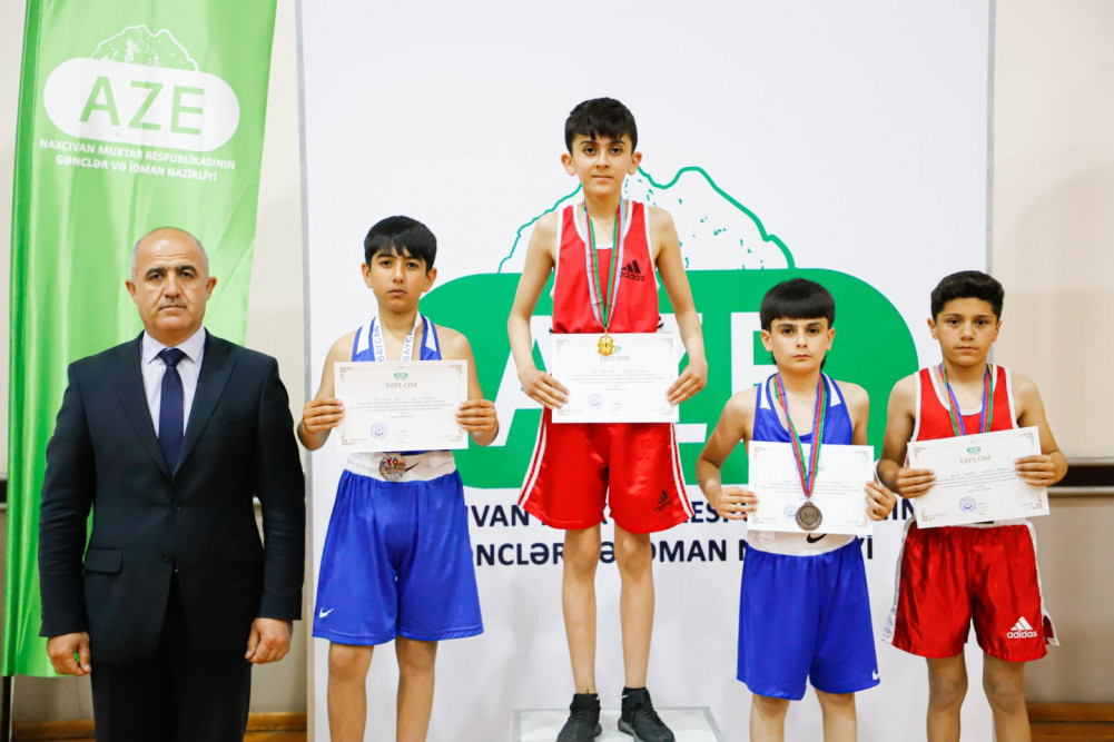 Boks üzrə muxtar respublika birinciliyi keçirilib<font color=red> - FOTOLAR</font>
