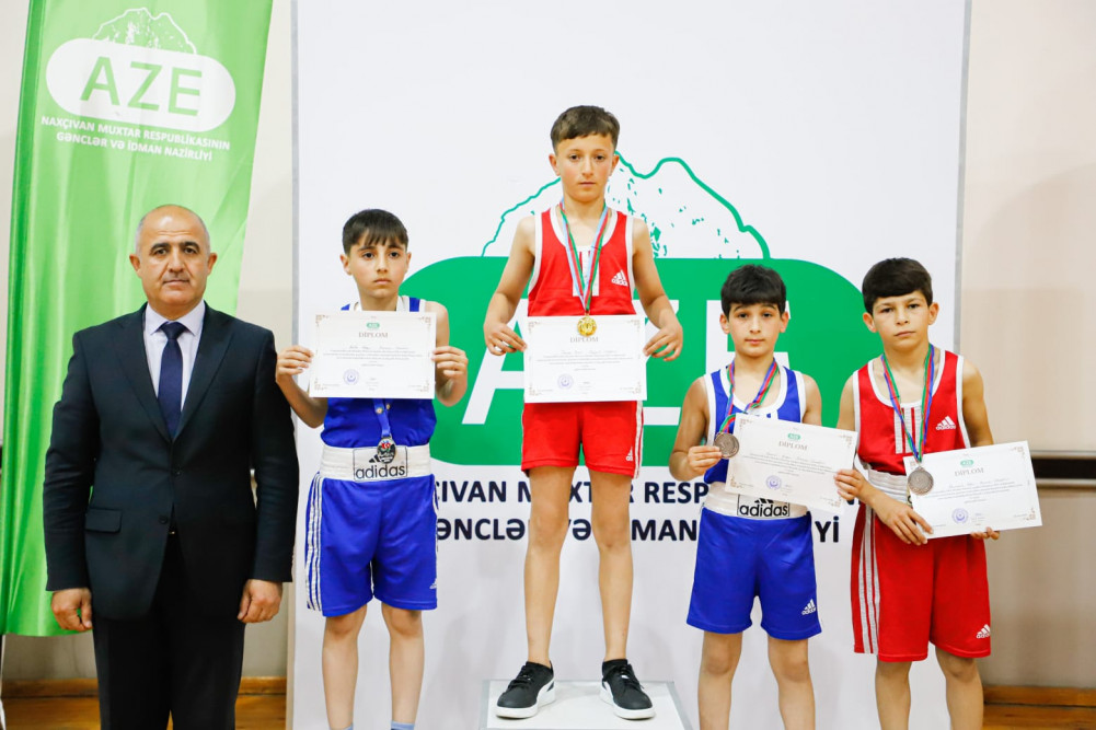 Boks üzrə muxtar respublika birinciliyi keçirilib<font color=red> - FOTOLAR</font>