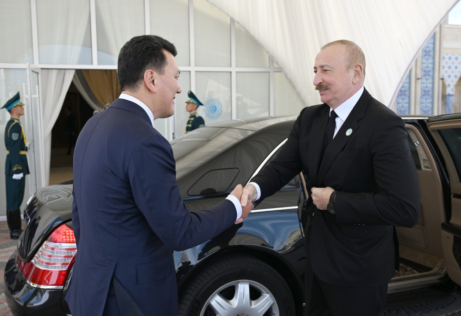 Prezident İlham Əliyev və TDT-nin qeyri-rəsmi Zirvə görüşünün digər iştirakçıları Türküstanda bir sıra mədəni məkanlarla tanış olublar<font color=red> - FOTOLAR</font>