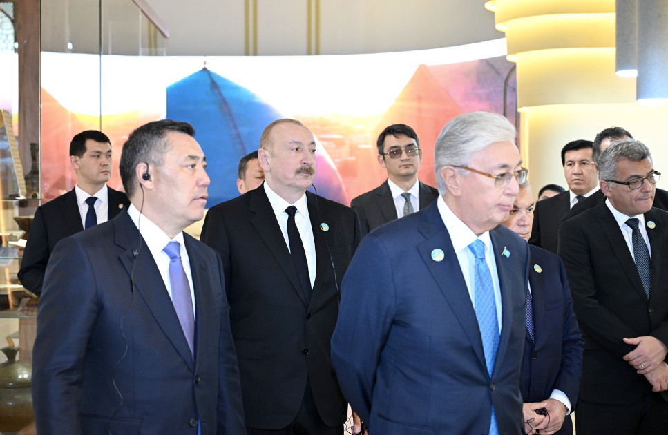 Prezident İlham Əliyev və TDT-nin qeyri-rəsmi Zirvə görüşünün digər iştirakçıları Türküstanda bir sıra mədəni məkanlarla tanış olublar<font color=red> - FOTOLAR</font>