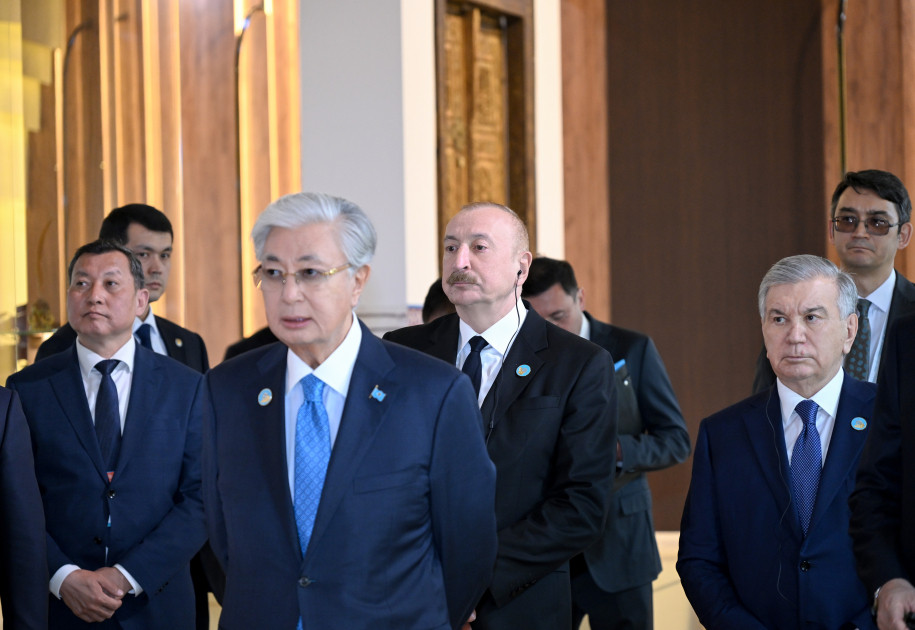Prezident İlham Əliyev və TDT-nin qeyri-rəsmi Zirvə görüşünün digər iştirakçıları Türküstanda bir sıra mədəni məkanlarla tanış olublar<font color=red> - FOTOLAR</font>