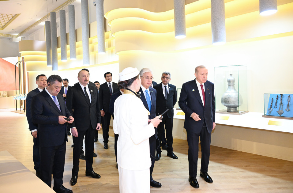 Prezident İlham Əliyev və TDT-nin qeyri-rəsmi Zirvə görüşünün digər iştirakçıları Türküstanda bir sıra mədəni məkanlarla tanış olublar<font color=red> - FOTOLAR</font>