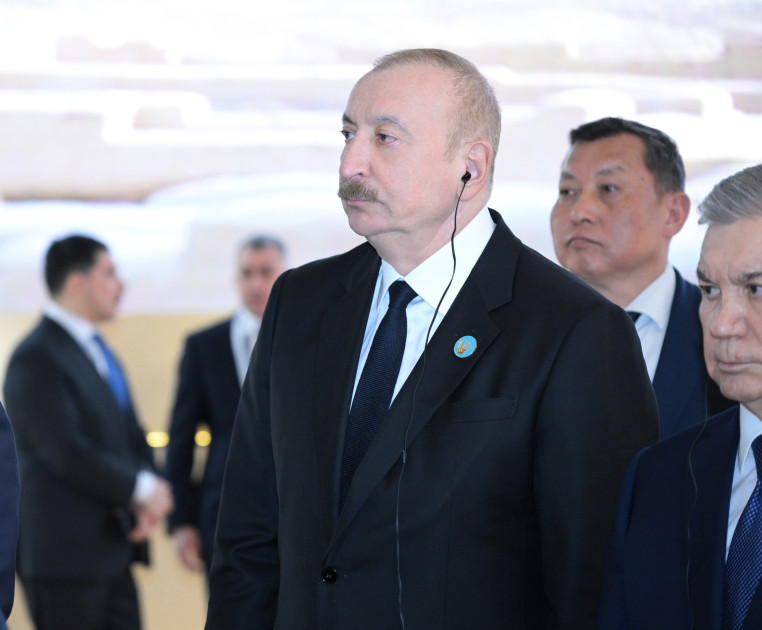 Prezident İlham Əliyev və TDT-nin qeyri-rəsmi Zirvə görüşünün digər iştirakçıları Türküstanda bir sıra mədəni məkanlarla tanış olublar<font color=red> - FOTOLAR</font>