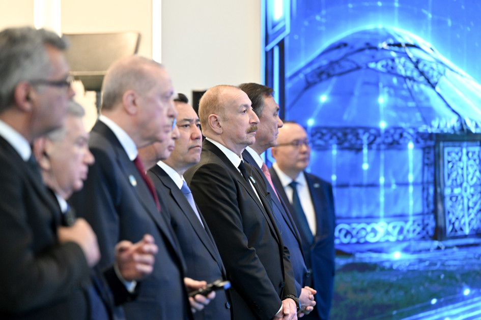 Prezident İlham Əliyev və TDT-nin qeyri-rəsmi Zirvə görüşünün digər iştirakçıları Türk Sivilizasiyası Mərkəzinin təməlqoyma mərasimində iştirak ediblər<font color=red> - FOTOLAR</font>
