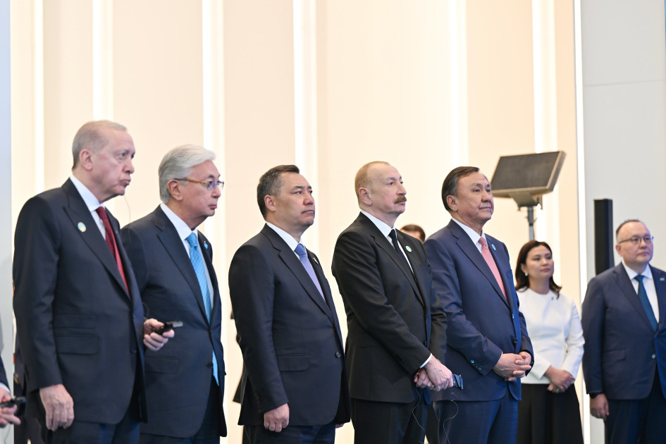Prezident İlham Əliyev və TDT-nin qeyri-rəsmi Zirvə görüşünün digər iştirakçıları Türk Sivilizasiyası Mərkəzinin təməlqoyma mərasimində iştirak ediblər<font color=red> - FOTOLAR</font>