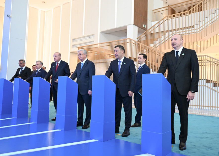 Prezident İlham Əliyev və TDT-nin qeyri-rəsmi Zirvə görüşünün digər iştirakçıları Türk Sivilizasiyası Mərkəzinin təməlqoyma mərasimində iştirak ediblər<font color=red> - FOTOLAR</font>
