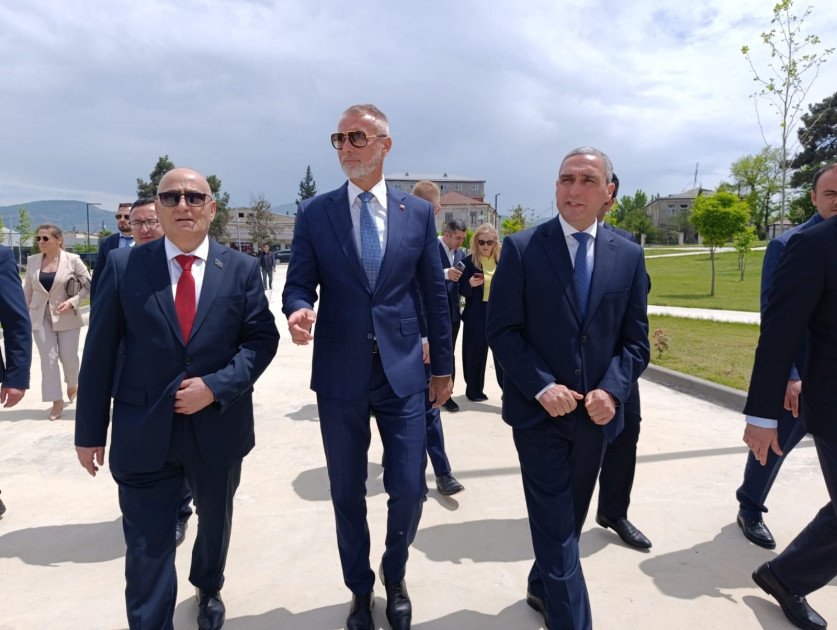 Slovakiya Milli Şurası sədrinin başçılıq etdiyi nümayəndə heyəti Xankəndidə quruculuq işləri ilə tanış olub<font color=red> - FOTOLAR</font>