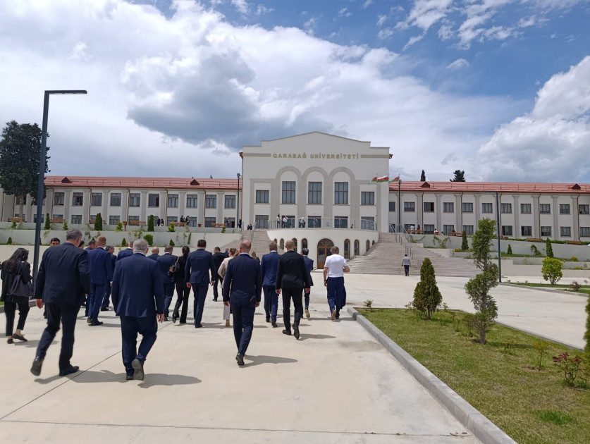Slovakiya Milli Şurası sədrinin başçılıq etdiyi nümayəndə heyəti Xankəndidə quruculuq işləri ilə tanış olub<font color=red> - FOTOLAR</font>