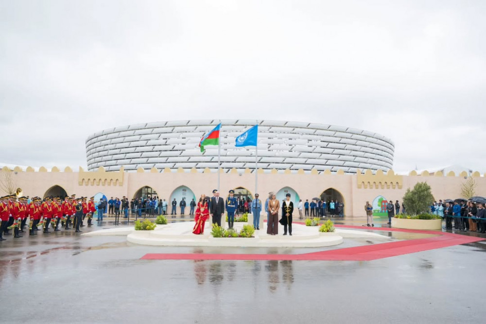 Bayraqqaldırmada şəhid övladları da iştirak edib<font color=red> - FOTOLAR</font>