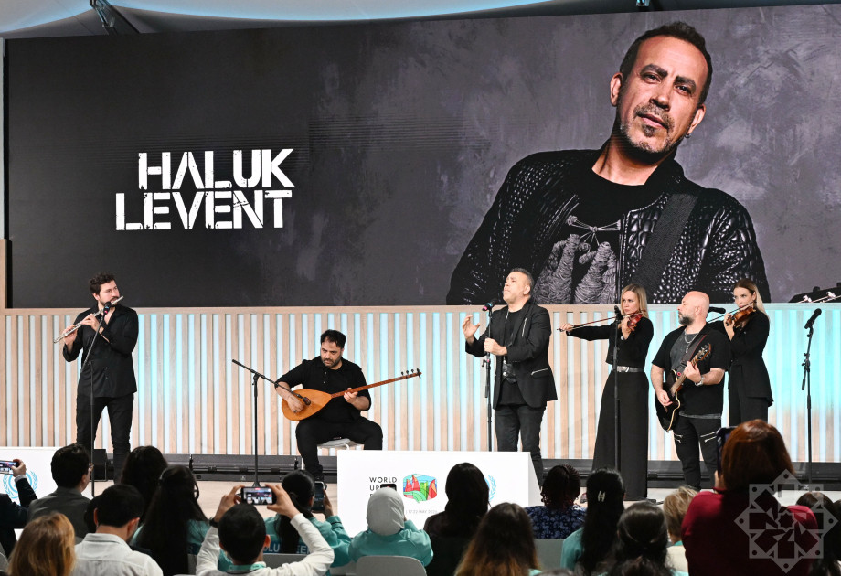 Türkiyəli müğənni Haluk Levent WUF13-də konsert proqramı ilə çıxış edib<font color=red> - FOTOLAR</font>