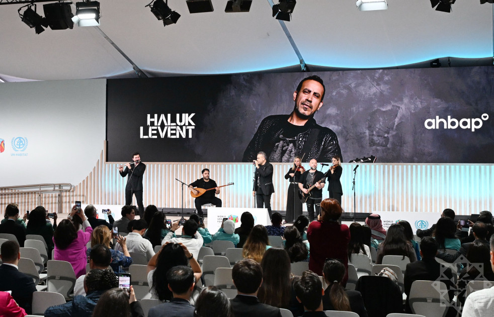 Türkiyəli müğənni Haluk Levent WUF13-də konsert proqramı ilə çıxış edib<font color=red> - FOTOLAR</font>