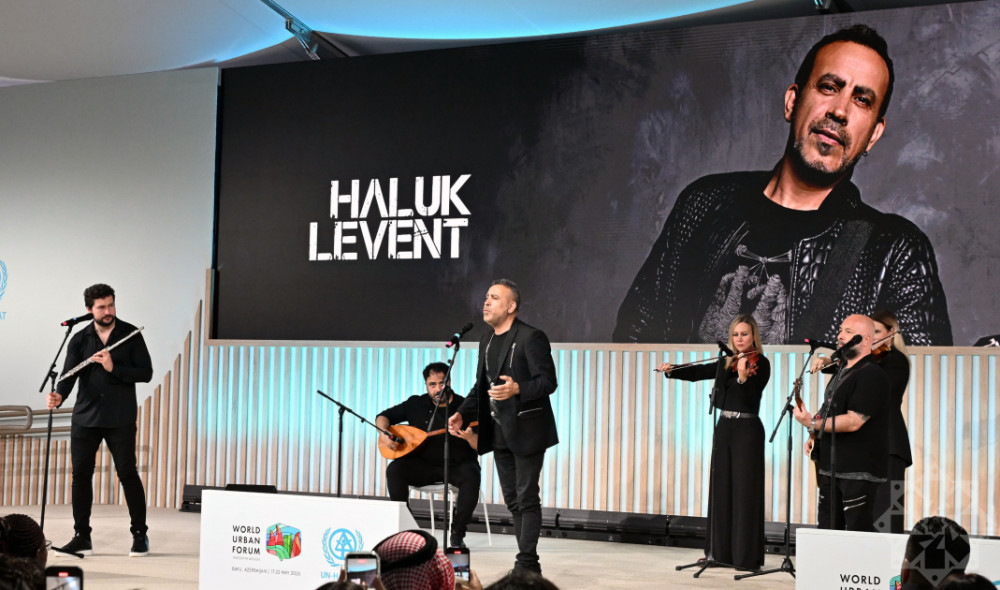 Türkiyəli müğənni Haluk Levent WUF13-də konsert proqramı ilə çıxış edib<font color=red> - FOTOLAR</font>