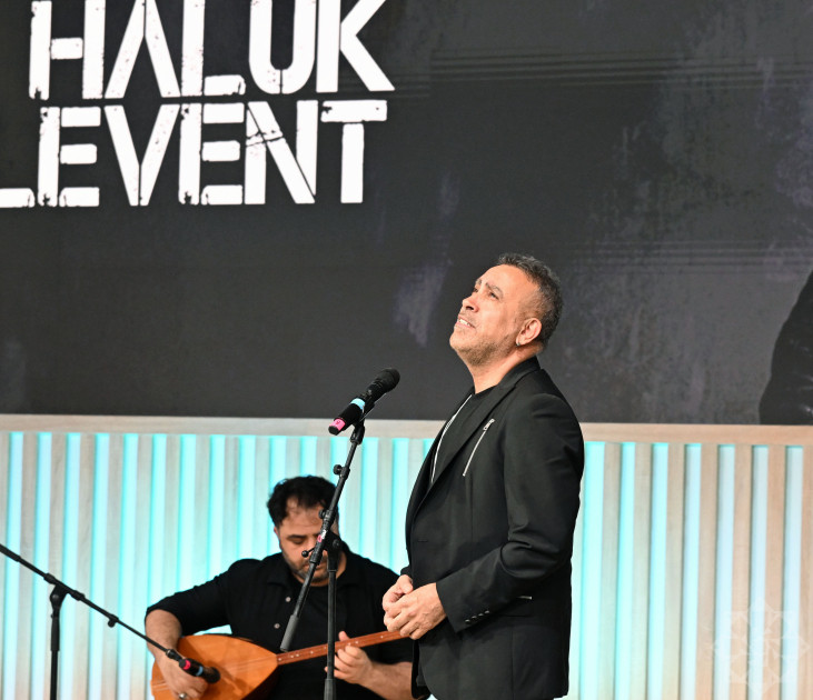Türkiyəli müğənni Haluk Levent WUF13-də konsert proqramı ilə çıxış edib<font color=red> - FOTOLAR</font>