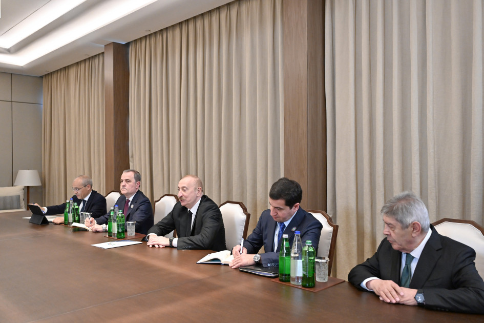 Prezident İlham Əliyev Özbəkistan Prezidenti Şavkat Mirziyoyevlə görüşüb<font color=red> - FOTOLAR</font>