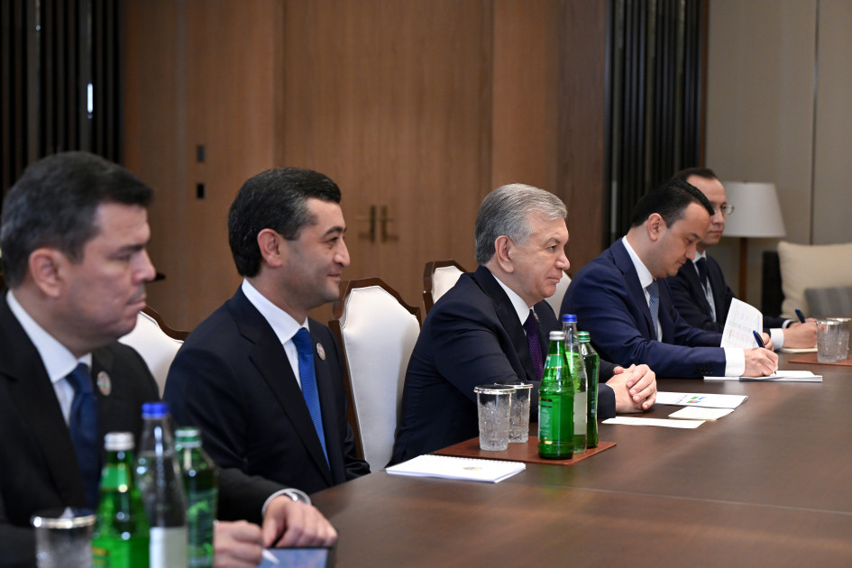 Prezident İlham Əliyev Özbəkistan Prezidenti Şavkat Mirziyoyevlə görüşüb<font color=red> - FOTOLAR</font>