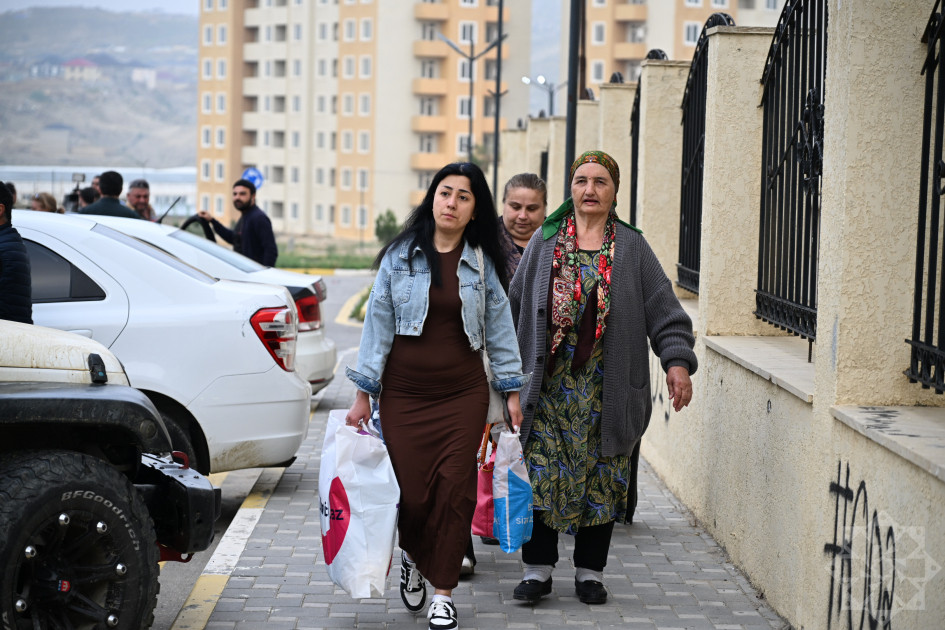 Cəbrayıl rayonuna növbəti köç karvanı yola salınıb<font color=red> - FOTOLAR</font>