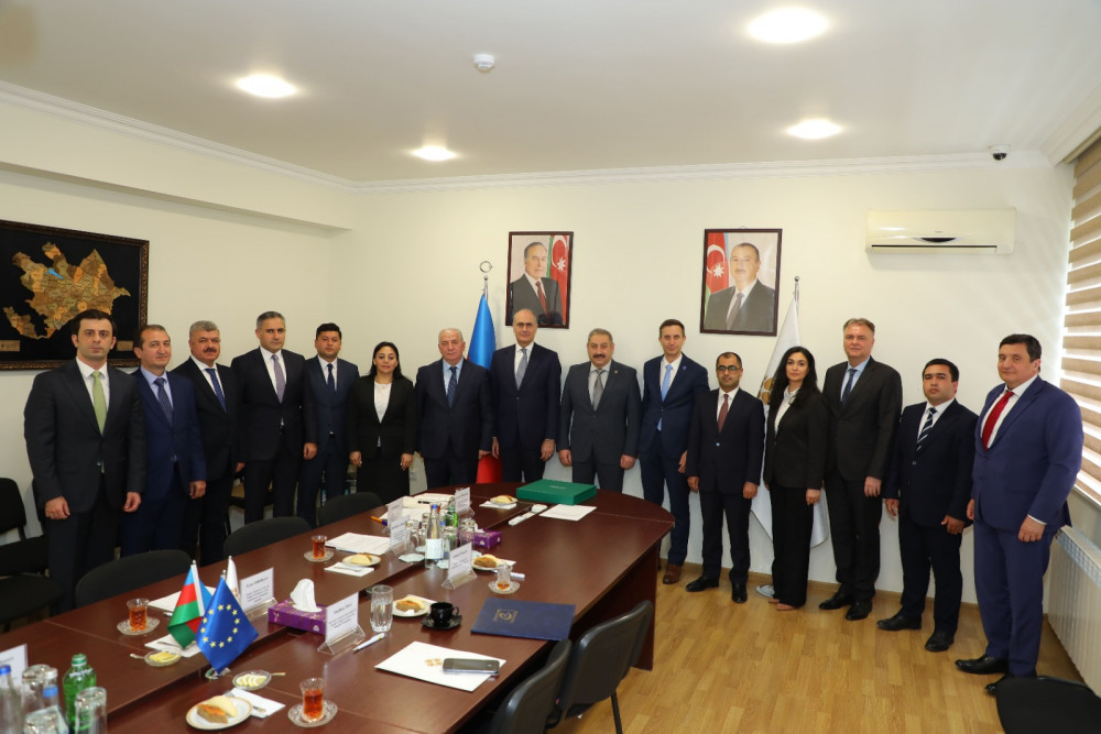 Avropa Şurası Yerli və Regional Hakimiyyətlər Konqresi Baş katibinin rəhbərlik etdiyi nümayəndə heyəti ilə Konqresdə  Azərbaycanı təmsil edən nümayəndələr arasında görüş keçirilib<font color=red> - FOTOLAR</font>