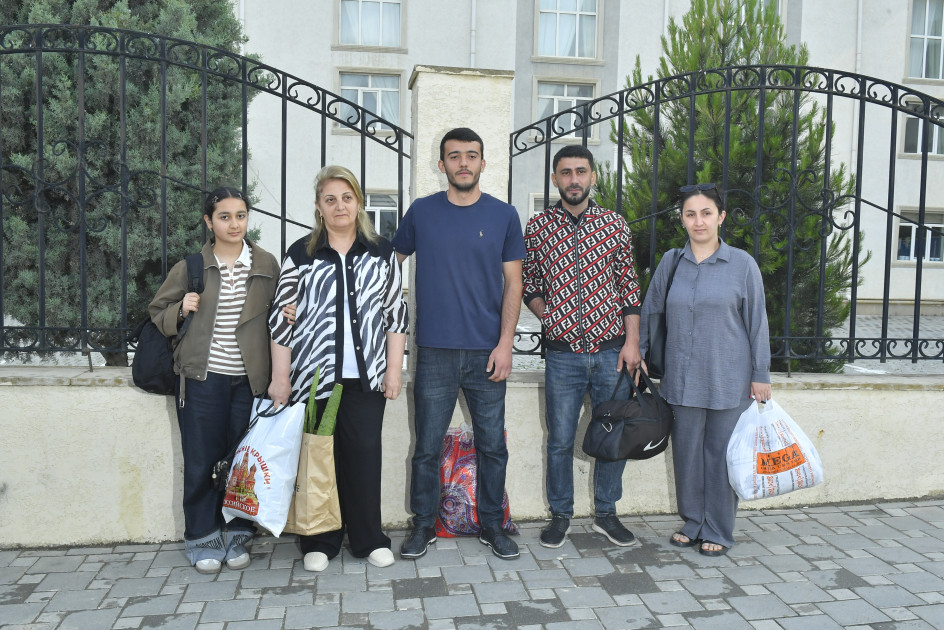 Böyük Qayıdış: Şükürbəyli kəndinə növbəti köç karvanları yola salınıb<font color=red> - FOTOLAR</font>