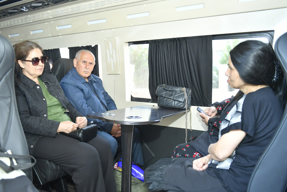 Böyük Qayıdış: Şükürbəyli kəndinə növbəti köç karvanları yola salınıb<font color=red> - FOTOLAR</font>