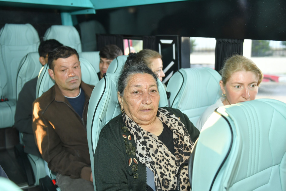 Böyük Qayıdış: Şükürbəyli kəndinə növbəti köç karvanları yola salınıb<font color=red> - FOTOLAR</font>