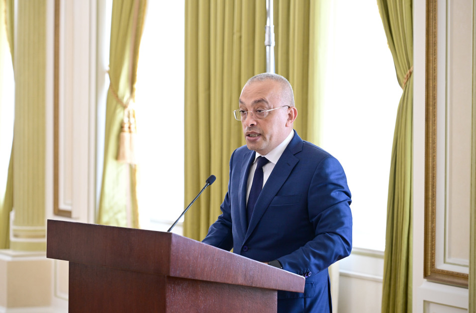 Prezident İlham Əliyevin sədrliyi ilə kənd təsərrüfatı məsələlərinə həsr olunmuş müşavirə keçirilib<font color=red> - FOTOLAR</font>