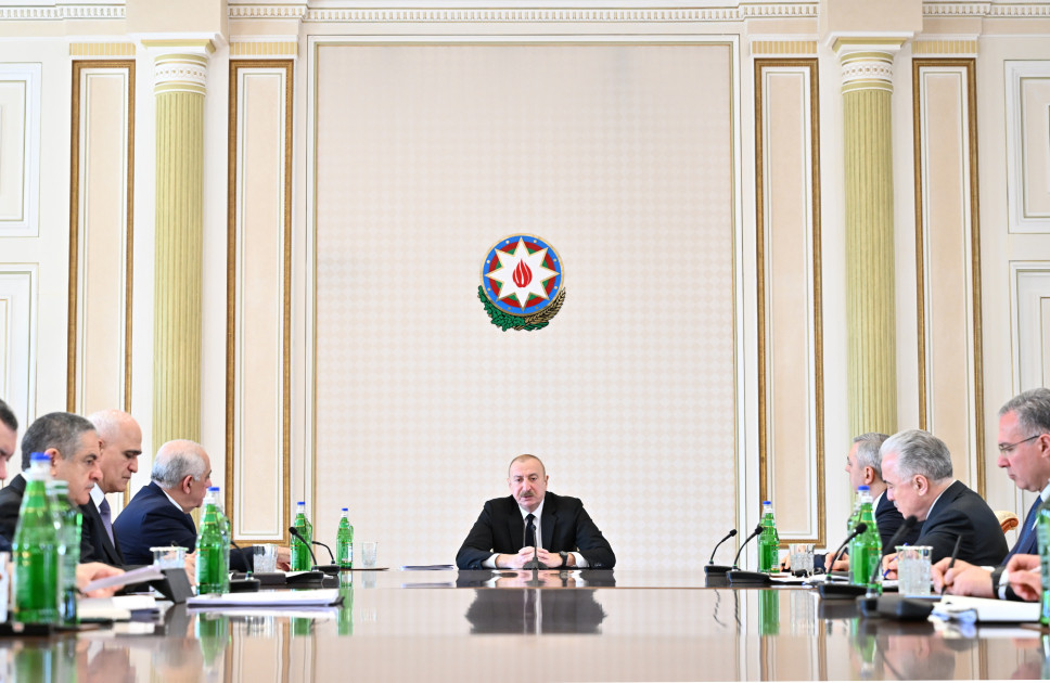 Prezident İlham Əliyevin sədrliyi ilə kənd təsərrüfatı məsələlərinə həsr olunmuş müşavirə keçirilib<font color=red> - FOTOLAR</font>