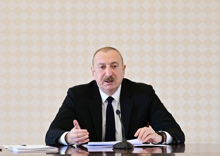 Prezident İlham Əliyevin sədrliyi ilə kənd təsərrüfatı məsələlərinə həsr olunmuş müşavirə keçirilib<font color=red> - FOTOLAR</font>
