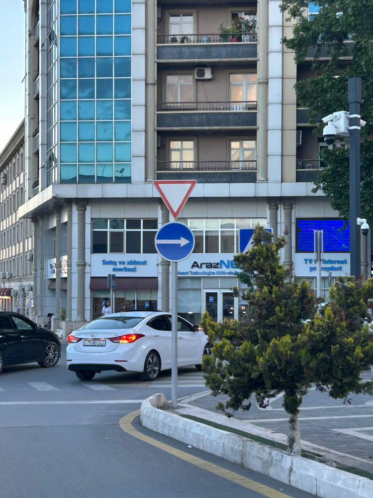 Naxçıvanda yol nişanları yenilənir<font color=red> - FOTOLAR</font>