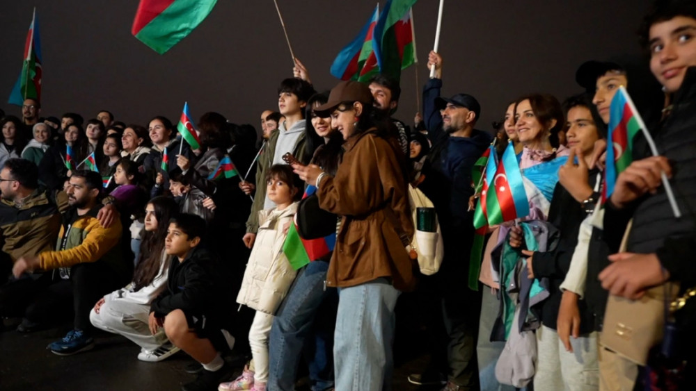 Azərbaycan Bayrağının rəngləri Niaqara şəlaləsində<font color=red> - FOTOLAR</font>