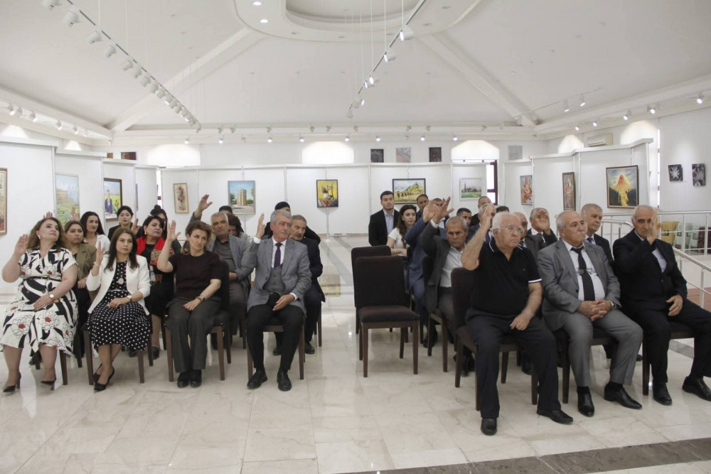 Ülviyyə Həmzəyeva yenidən Naxçıvan Rəssamlar Birliyinin sədri seçilib<font color=red> - FOTOLAR</font>