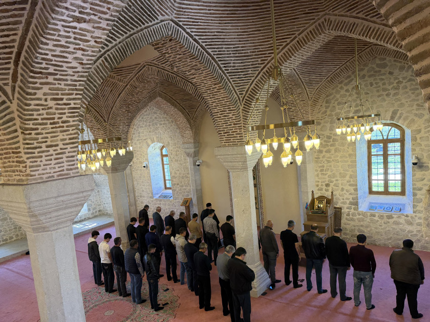 Şuşada bayram namazı qılınıb<font color=red> - FOTOLAR</font>